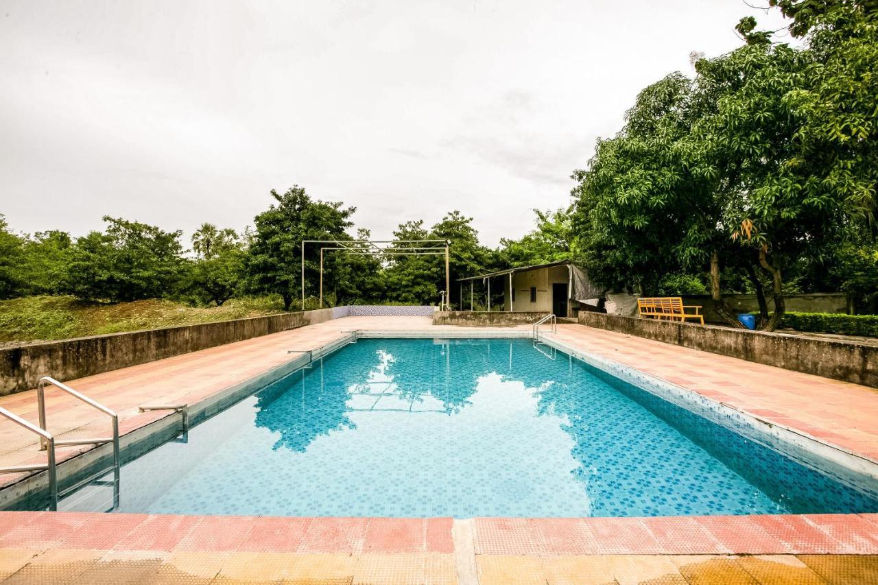 Oyo 63030 Mhatre Farm & Resort Chinchani Esterno foto